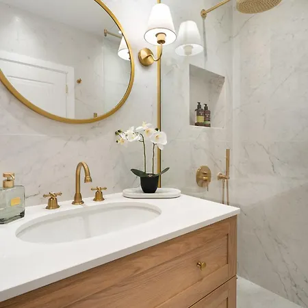 Downtown Opia - Designer 2br 2bath - Sauna - Private Parking Sofia