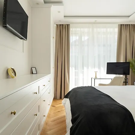 Downtown Opia - Designer 2br 2bath - Sauna - Private Parking
