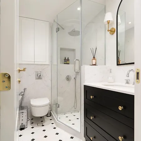 Downtown Opia - Designer 2br 2bath - Sauna - Private Parking 아파트 *