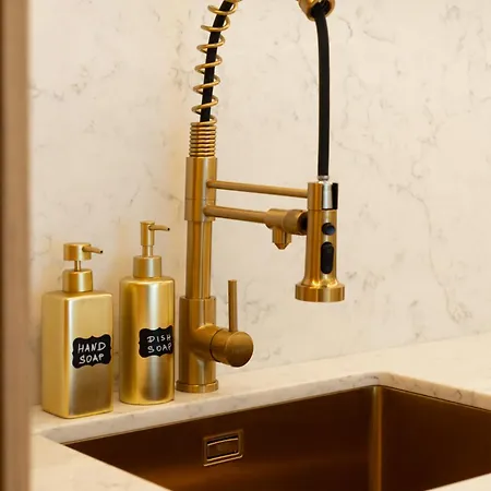 아파트 Downtown Opia - Designer 2br 2bath - Sauna - Private Parking 소피아